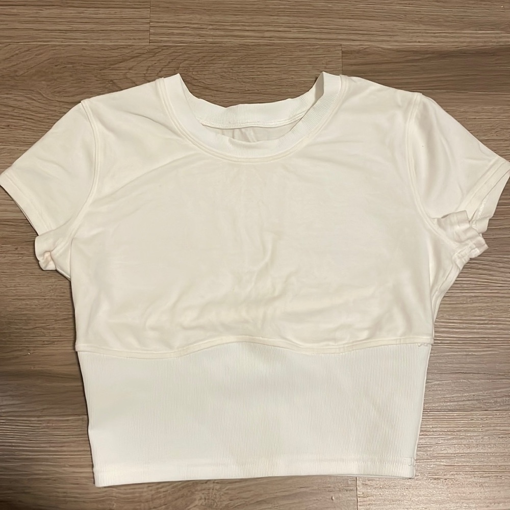 Lululemon New Ambition cropped short sleeve with ribbing